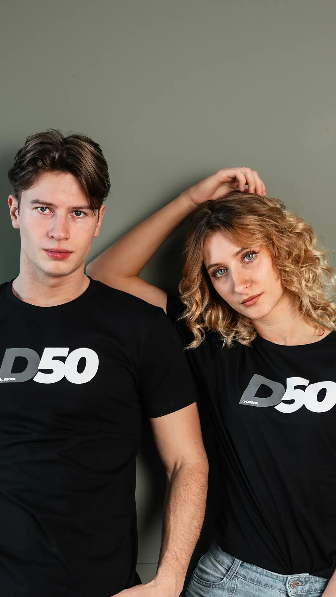 D50 by DROPP. UNISZEX PÓLÓ (FEKETE)