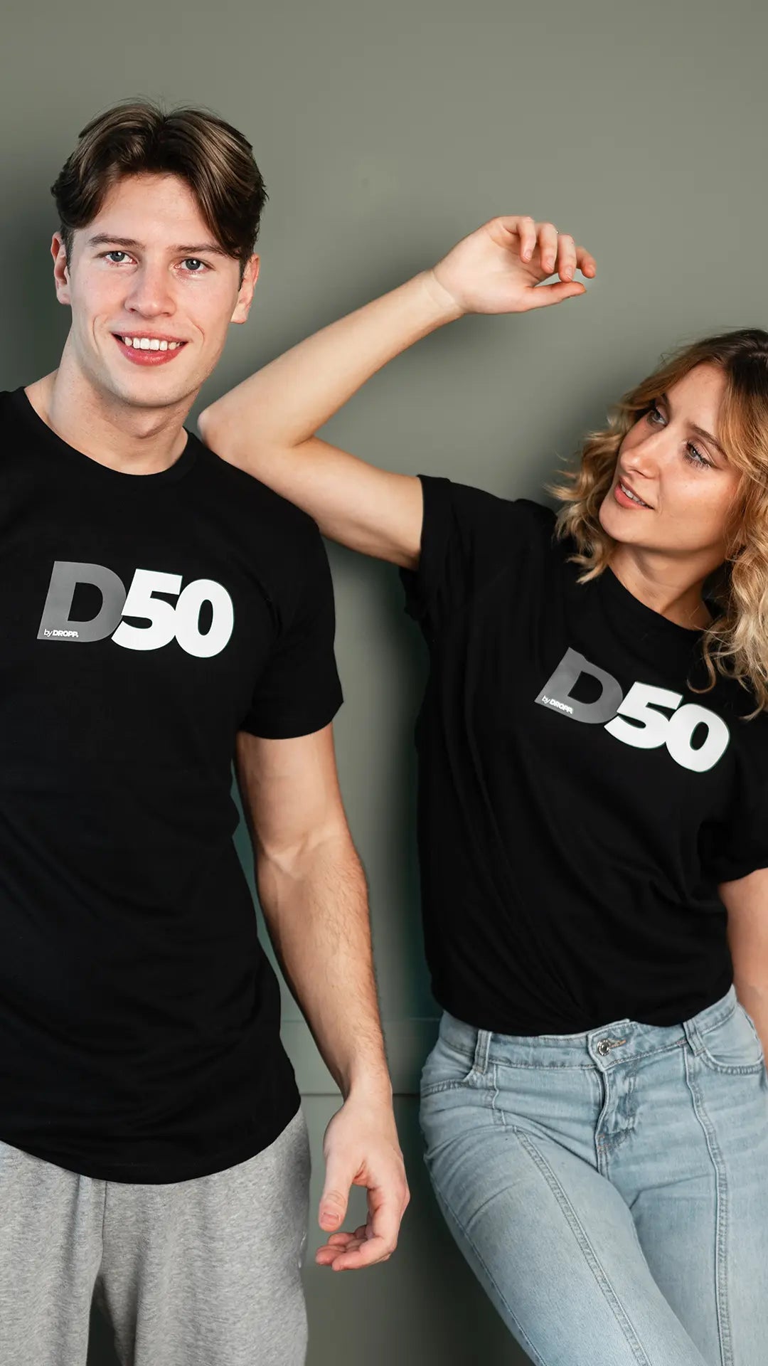 D50 by DROPP. UNISZEX PÓLÓ (FEKETE)