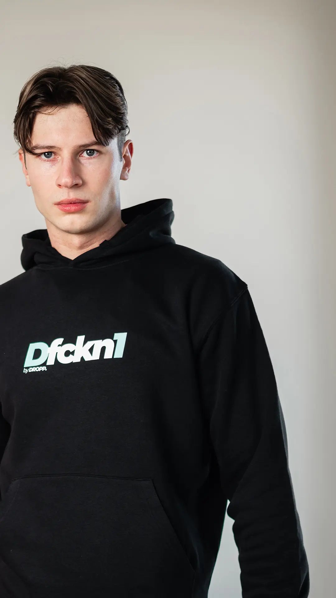 DFCKN1 by DROPP. TIFFANY UNISZEX KAPUCNIS PULÓVER (FEKETE)