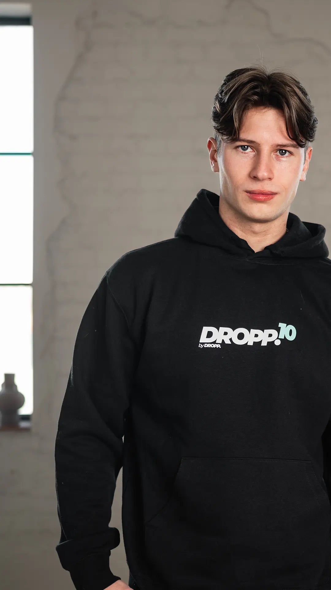 DROPP.10 by DROPP. TIFFANY UNISZEX KAPUCNIS PULÓVER (FEKETE)